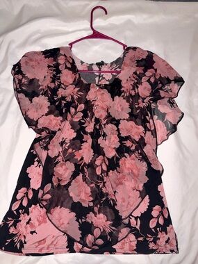 Floral Flutter Sleeve Women's Top - Pink on Black